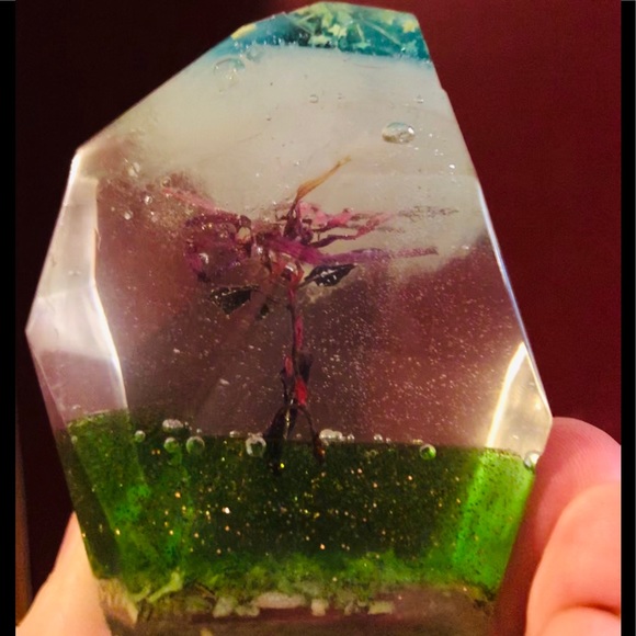 Gorgeous handmade Rock Shape w a real flower - Picture 8 of 16